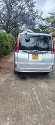 Toyota Noah 2015 Silver - 4