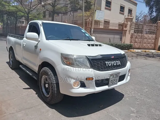 Toyota Hilux 2014 Nyeupe - 1