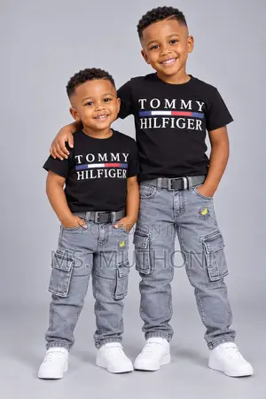 Set ya T-Shirt na Jeans za Tommy Hilfiger (Miaka 3-9)
