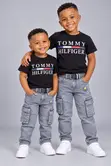 Set ya T-Shirt na Jeans za Tommy Hilfiger (Miaka 3-9) - 1