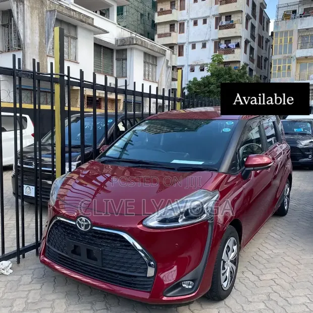 Toyota Sienta 2019 Nyekundu - 1