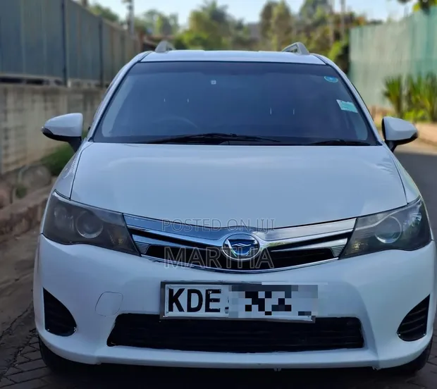 Toyota Corolla Fielder 2014 White - 1