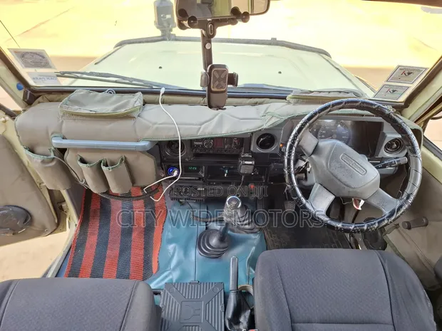 Toyota Land Cruiser 79 Series 2008 Beige - 1