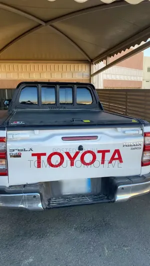 Toyota Hilux Revo Manual Sliding Truck Bed Cover
