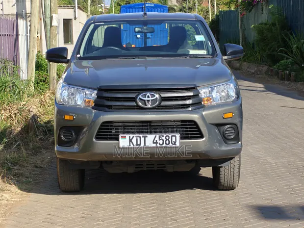 Toyota Hilux 2024 - Gray - 1