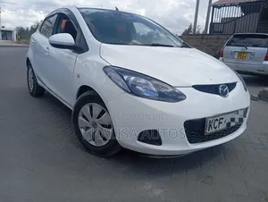 Mazda Demio 2010 Nyeupe