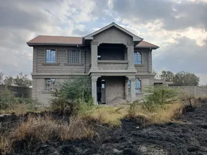Maisonette ya Vyumba 4 Isiyokamilika Inauzwa Kamulu, Ruai