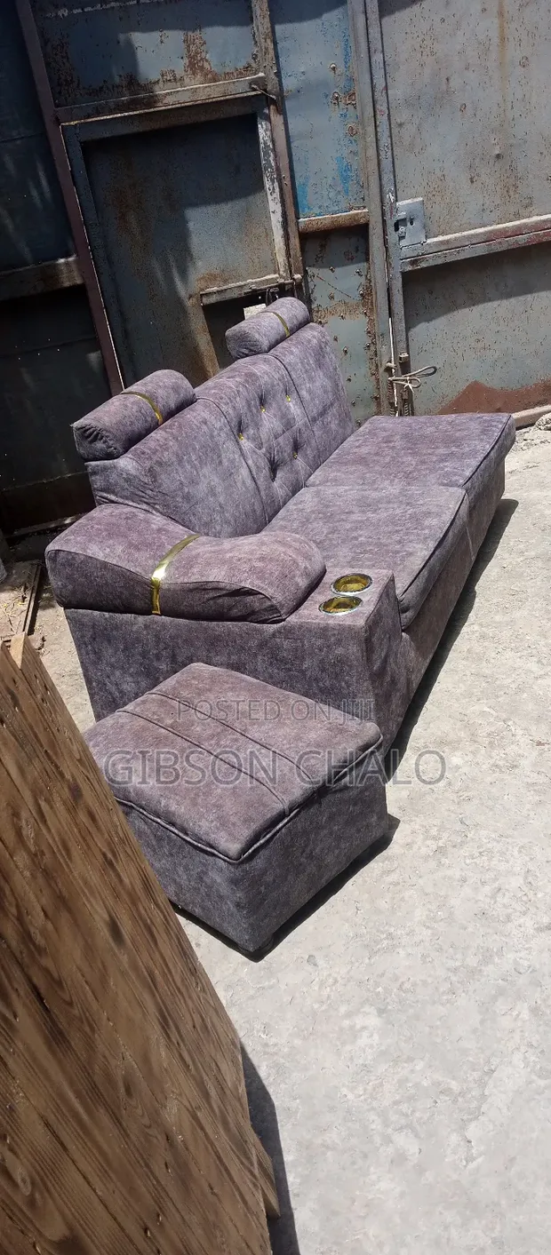 Sofa ya Kisasa ya L-Shape ya Viti 4 - Hali Bora - 1