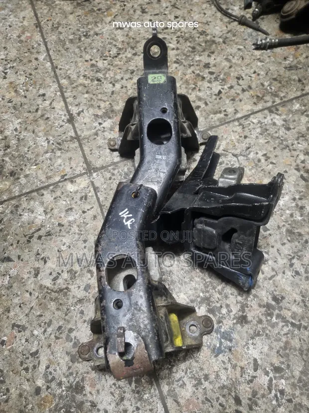 Toyota Vitz 1KR Gearbox Mounting - 1