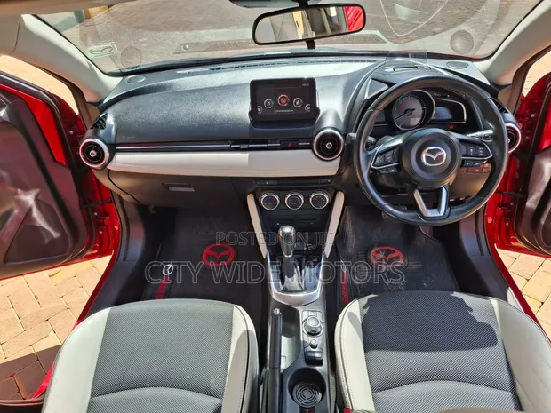 Mazda Demio XD L Package 2018 Nyeusi - 1