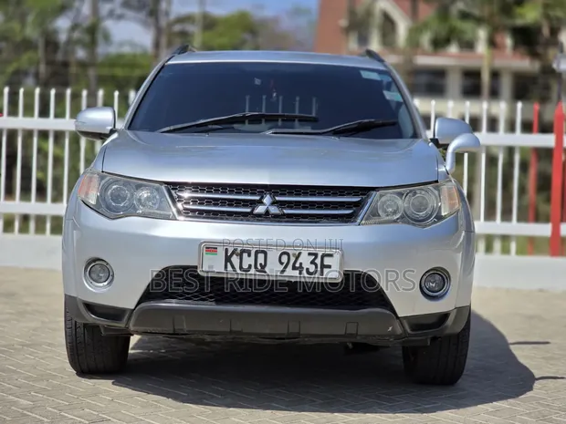 Mitsubishi Outlander 2012 Silver - 1