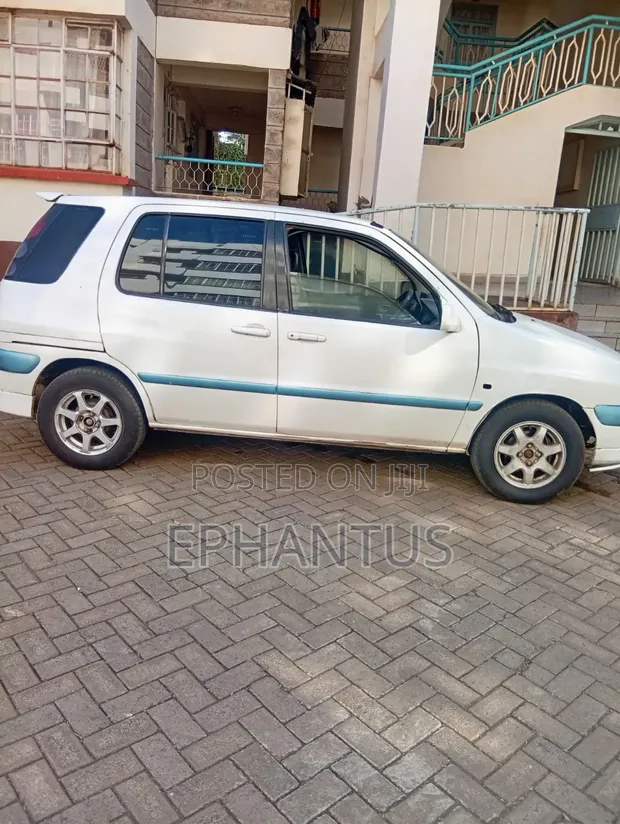 Toyota Raum 1.5 FWD 1999 Nyeupe - 1