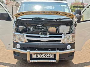 Toyota HiAce 2013 Basi la Viti 10