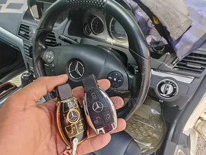 Ufunguo wa Chrome wa Mercedes-Benz E 200