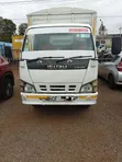 Isuzu NMR 2015 Nyeupe - 5