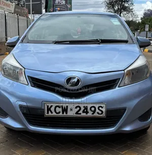 Toyota Vitz 2013 Bluu