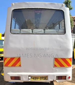 Isuzu NQR 2013 Bus - 29 Seater