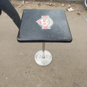 Restaurant Mable Chemical Logo Table