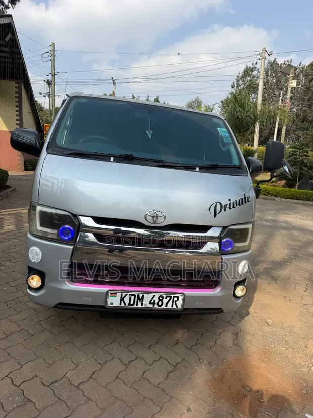 Toyota HiAce 2016 - 1