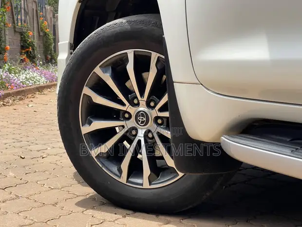 Toyota Land Cruiser Prado 2018 Nyeupe - 1