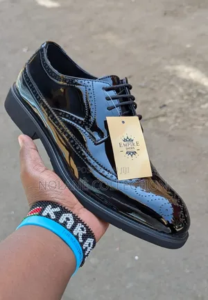 Laced Wetlook Shoes for Men