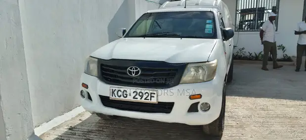 Toyota Hilux 2014 White - 1