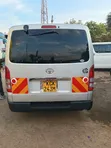 Toyota HiAce Van 2011 - 3