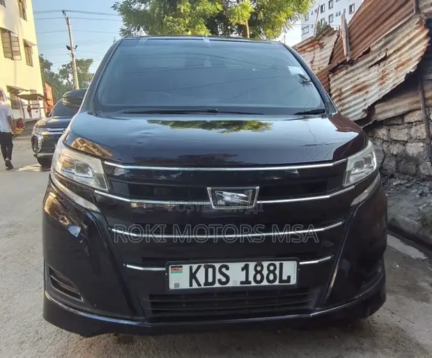 Toyota Noah 2018 Black - 1