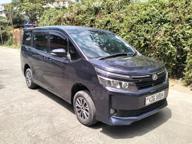 Toyota Voxy 2015 Burgundy - 1