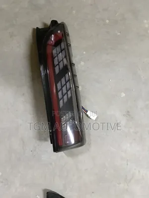 Toyota Hiace Tail Light Assembly (Kila Kipande)