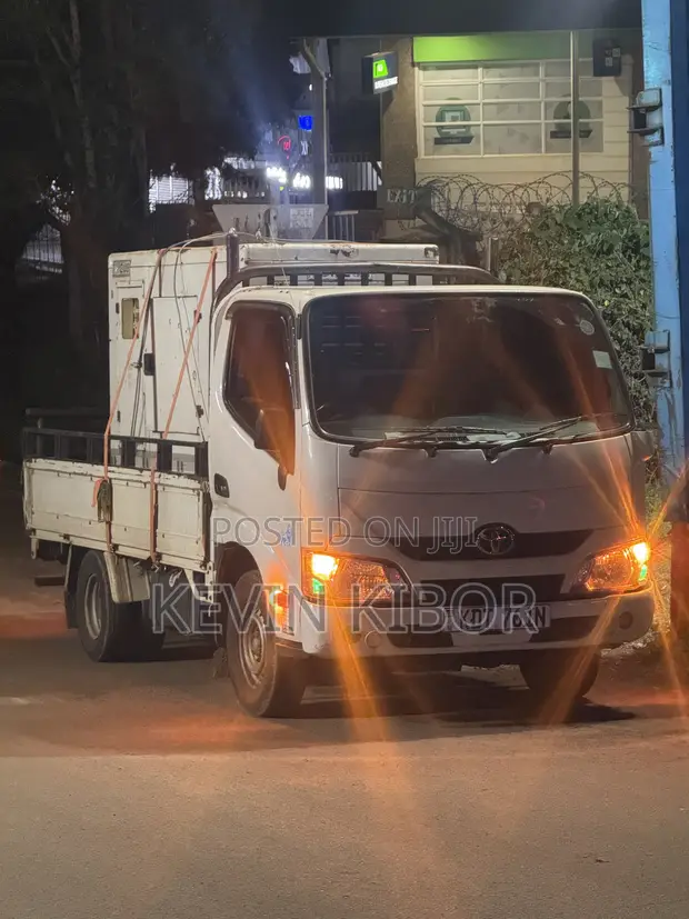 Toyota Dyna 1KD Diesel Manual Double Wheel Truck - 1