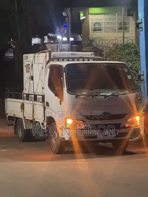Toyota Dyna 1KD Diesel Manual Double Wheel Truck