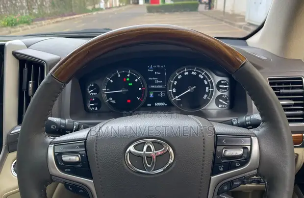 Toyota Land Cruiser Prado 2016 White - 1