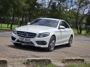 Mercedes-Benz C200 2018 Pearl