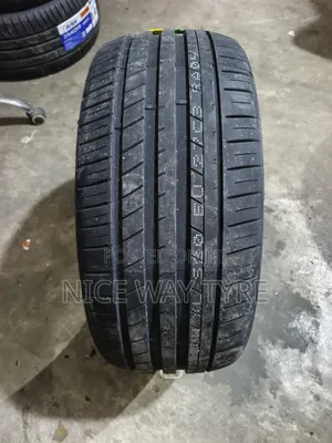 245/35R20 Kapsen High Performance Tires