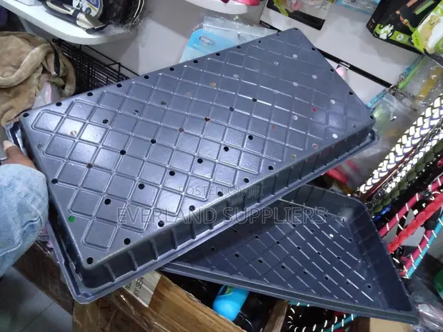 Reusable Hydroponic Trays with Holes - 1