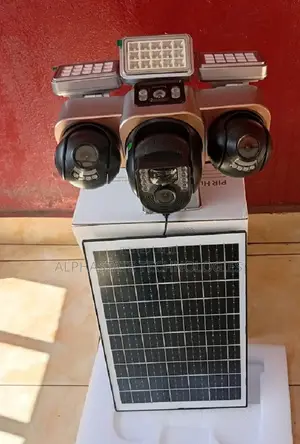 Kamera ya Solar ya 4G yenye Lensi Tatu Zinazozunguka na Taa