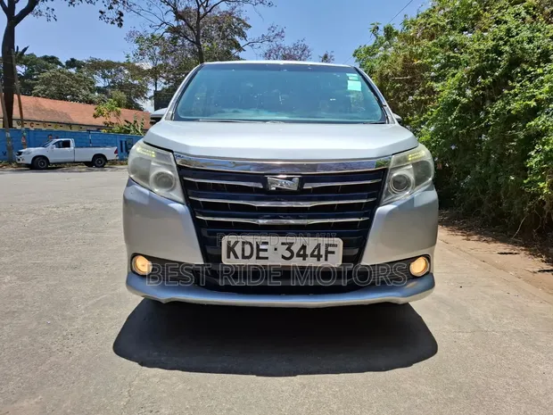 Toyota Noah 2.0 FWD (7 Seater) 2014 Silver - 1