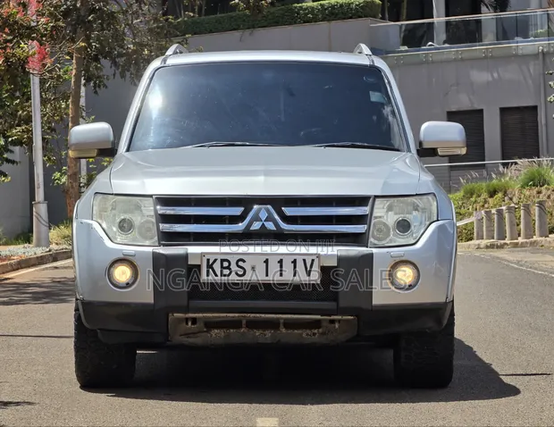 Mitsubishi Pajero Shogun 2005 Silver - 1