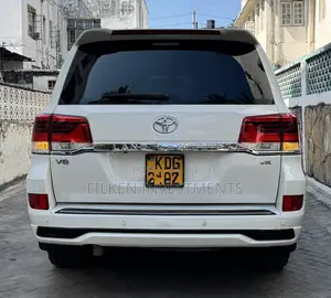 2016 Toyota Land Cruiser - Sunroof, Diesel