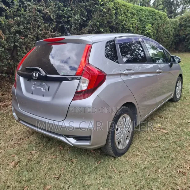 Honda Fit 2019 Silver - 1