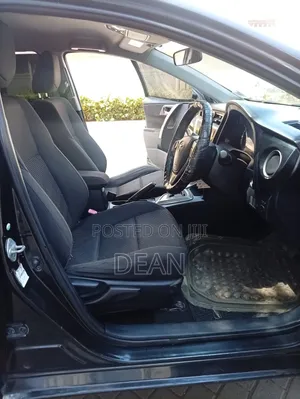 Toyota Auris 2013 Nyeusi