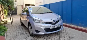 Toyota Vitz 1.0 FWD 5dr Hatchback 2013 Zambarau