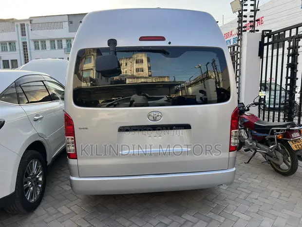 Toyota HiAce 2020 - 1
