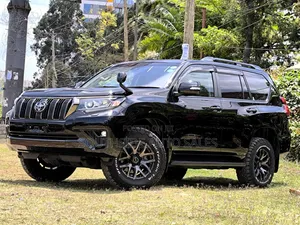 Toyota Land Cruiser Prado 2.8 2022 Nyeusi