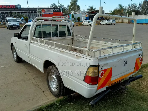 Isuzu Tougher 2003 Nyeupe - 1