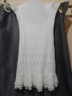 Shein White Sleeveless Dress yenye Ruffle Hem