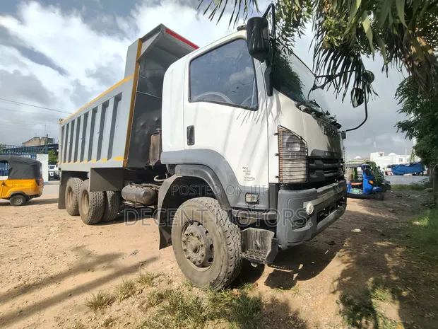 Isuzu FVZ Tipper Truck - 1