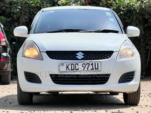 Suzuki Swift 2012 Nyeupe
