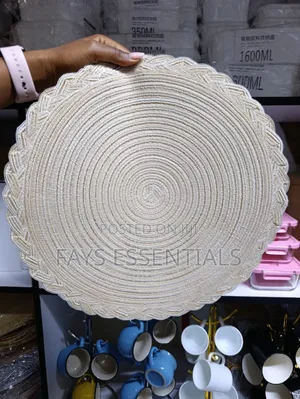 Table Mats Zilizofumwa - Mpya Kabisa